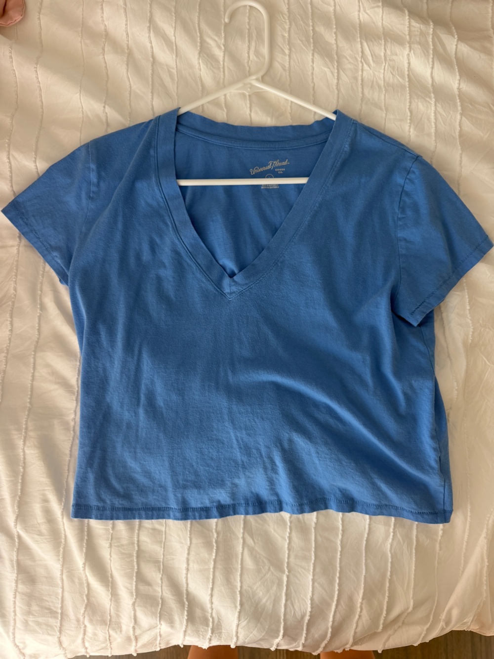 Universal Thread women’s Blue V-Neck Short Sleeve Tee